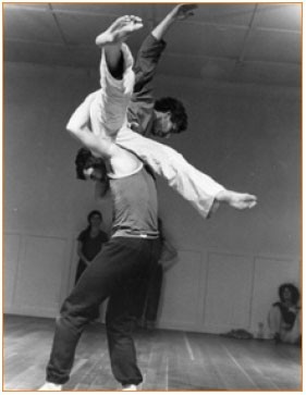 photo de Steve Paxton en train de danser en duo